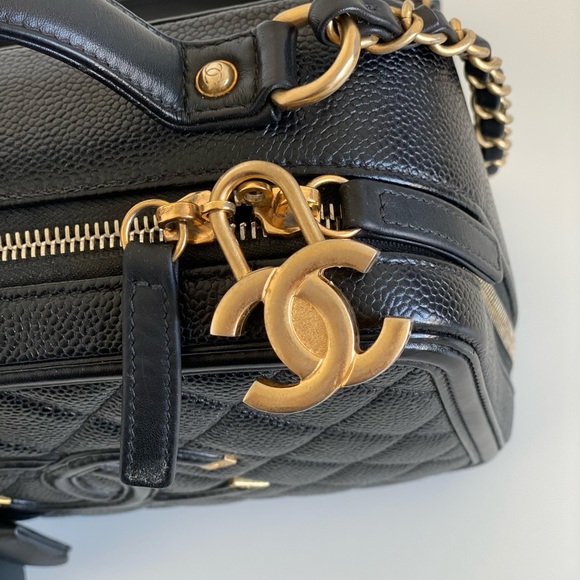 ❌SOLD❌Chanel vanity case - Picture 8 of 13